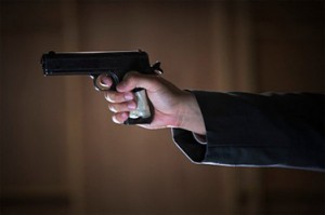Судья Вовк, обстрелявший тракториста, угрожает его родным следствие Вовк 
