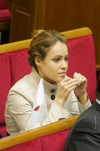 Королевская: следуя логике Азарова, украинцы должны сами себя кормить и лечить коррупция 