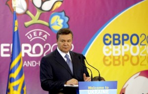 Виктор Янукович не отрицает, что Евро 2012 станет убыточным мероприятием для Украины  Янукович 
