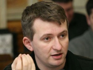 Автор «Манифеста среднего класса» считает, что «Янукович становится опасным для олигархов» Яценюк Янукович Тимошенко Тигипко Партия регионов налоговая МВФ Кличко Верховная Рада БЮТ Ахметов 