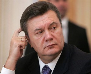 Янукович посоветовал журналистам, которые пишут о Межигорье, обратиться в антикоррупционные органы  Янукович 
