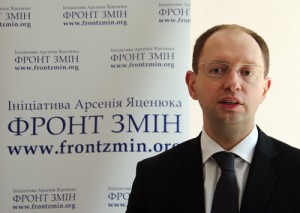 Заявления о единых партийных списках «Фронта перемен» и «Батькивщины» всего лишь слова — политолог Яценюк 