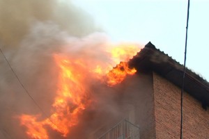 В Харькове из за пожара в жилом доме эвакуированы 40 человек  МЧС 