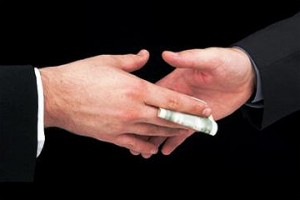 Оперуполномоченного угрозыска, за взятку в 1 000. грн., оштрафовали на 850 грн. 