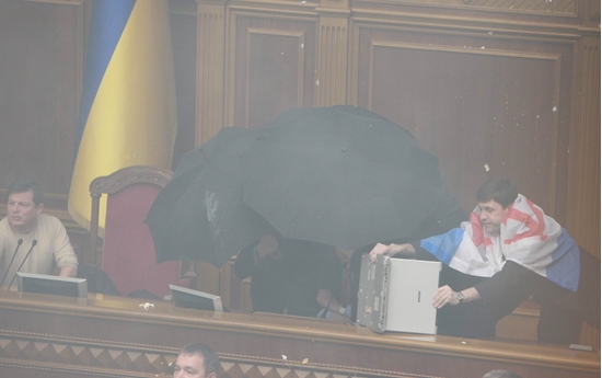 Тимошенко призывает к восстанию: кадры разгула украинской демократии