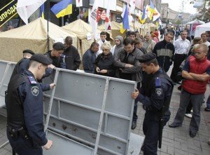Interior ministry soldiers erect a metal barrier around a tent camp in support of former Ukrainian Prime Minister Tymoshenko outside the Pecherskiy District Court in Kiev