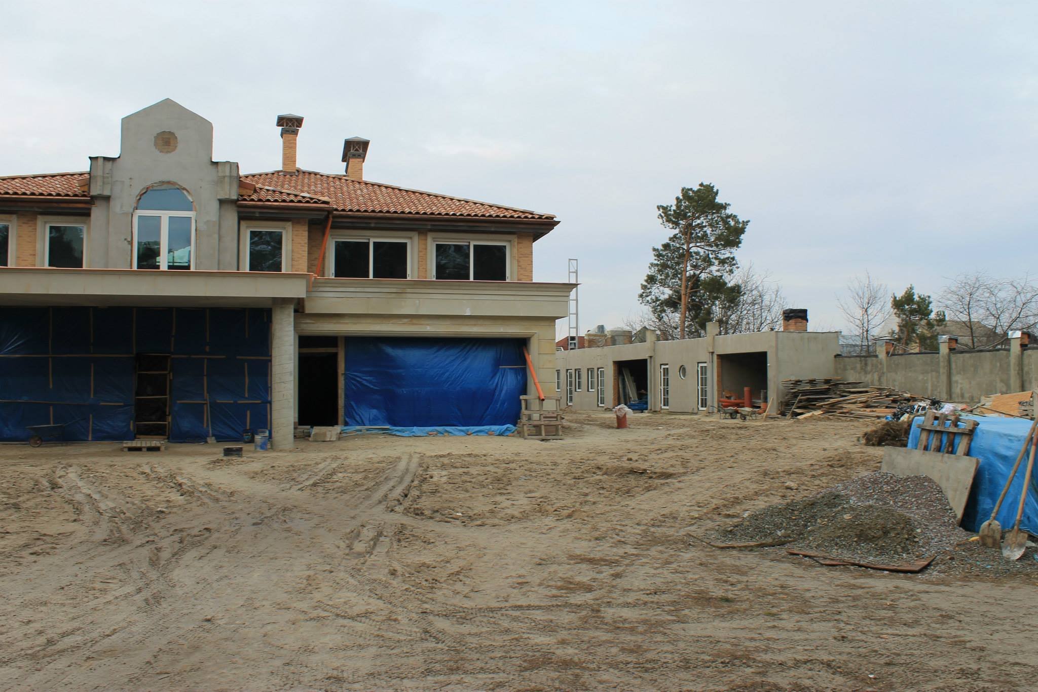 Дом Мирошниченко