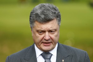 Ukraine's President Petro Poroshenko speaks to the media on the second and final day of the NATO summit at the Celtic Manor resort, near Newport, in Wales September 5, 2014. Poroshenko confirmed that envoys meeting in Minsk to end fighting between Kiev's forces and pro-Russian separatists had signed a ceasefire agreement that would come into effect later on Friday.        REUTERS/Andrew Winning (BRITAIN  - Tags: MILITARY POLITICS)