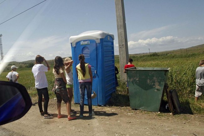 ocheredb-v-tualet-foto-kirilla-avtohtonova_rect_12a85148ecc1ecb29ee9dc1bdd0a7918