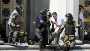 2015-08-31T115355Z_1434548190_GF10000188004_RTRMADP_3_UKRAINE-CRISIS-STATUS-POLICE