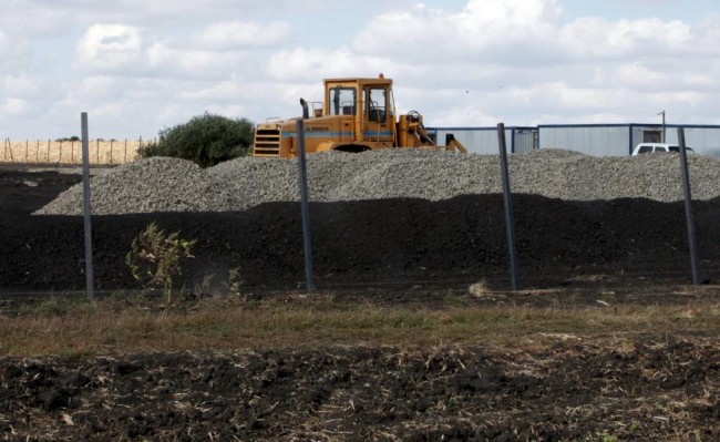 An excavator is seen at a construction site for Russia's new military base near the Russian-Ukrainian border in the village of Soloti, southeast of Belgorod, Russia, September 7, 2015.  REUTERS/Anton Zverev
