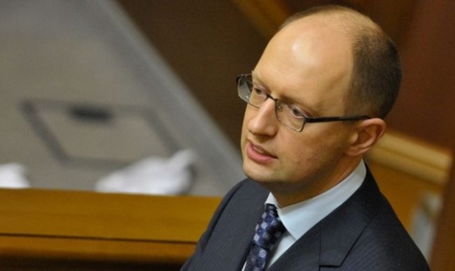 1373763242_Arseniiy-Yacenyuk-trebuet