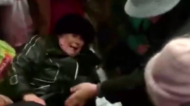 v-kieve-dralis-iz-za-skidok-na-deshevye-jajtsa-kadr-iz-video_rect_9a98ad01c2c028d5385531a43f1d20ac