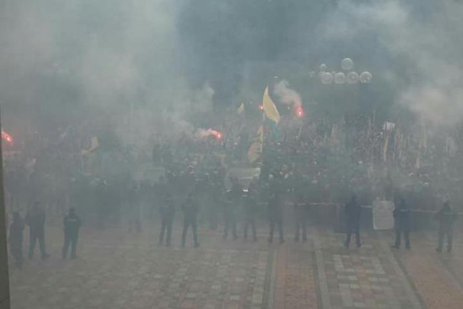 rada-okutana-edkim-krasnym-dymom_rect_e201c56b654341a6ec32e96bf6066b54