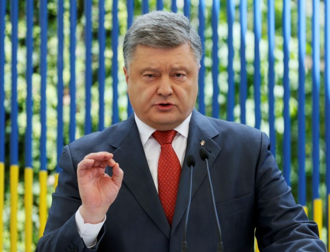 Ukrainian President Petro Poroshenko speaks during a news conference in Kiev, Ukraine, June 3, 2016. REUTERS/Valentyn Ogirenko