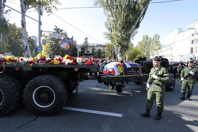 2959147 19.10.2016 На церемонии прощания с командиром ополчения ДНР Арсеном Павловым ("Моторола"). Сергей Аверин/РИА Новости