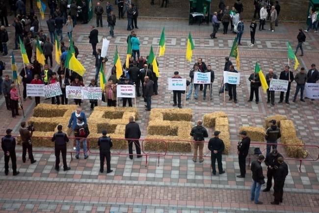 zemlya-krestyanam-pod-verxovnoj-radoj-proxodit-miting-agrariev-foto1