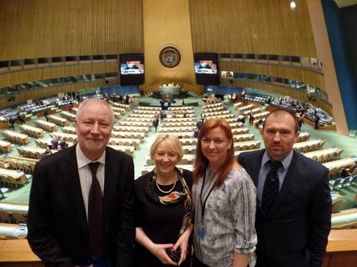 Владимир-Тимошенко-слева-с-коллегами-в-ООН.-Фото-из-Facebook-Альянс-громадського-здоровя