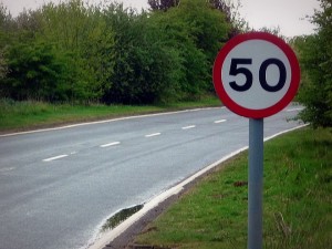 uk_50_mph_speed_limit_sign_on_a_single-carriageway_(1)