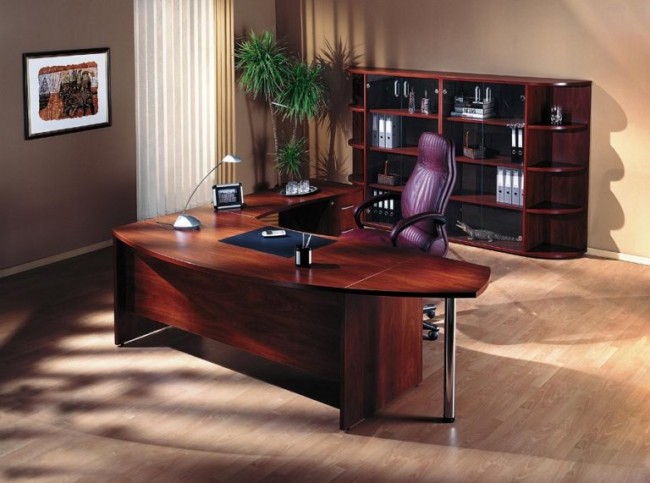 massiv-dereva-mebel-dlya-personala-768x571