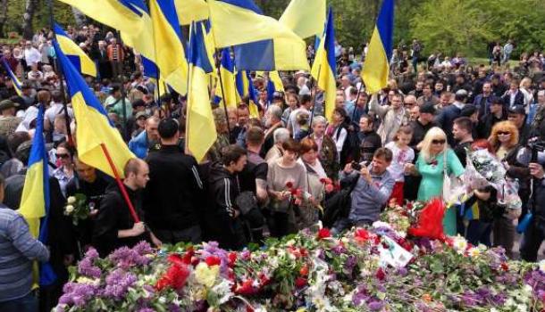 v_den_pobedi_v_odesse_prohodit_marsh_vishivanok_8816_0